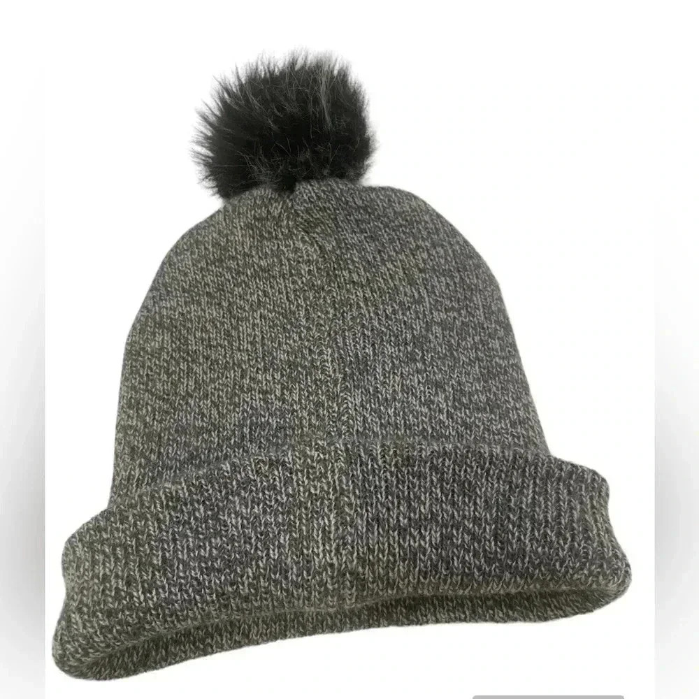 New Women's Gray Winter Knit Pom Pom Beanie Hat One Size. Unisex.